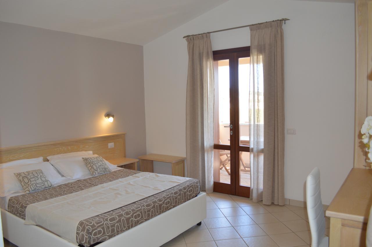 Guest Rooms Affittacamere San Teodoro  Exterior foto