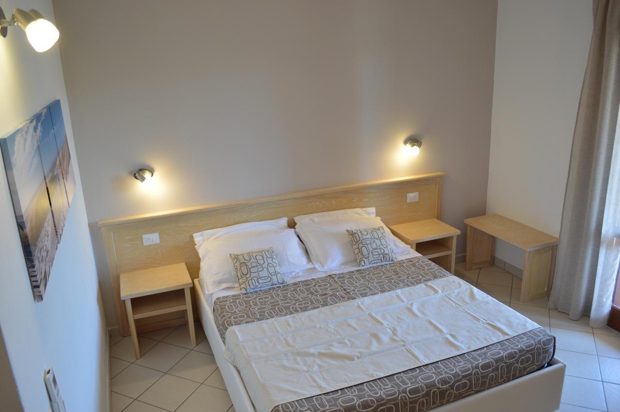 Guest Rooms Affittacamere San Teodoro  Exterior foto