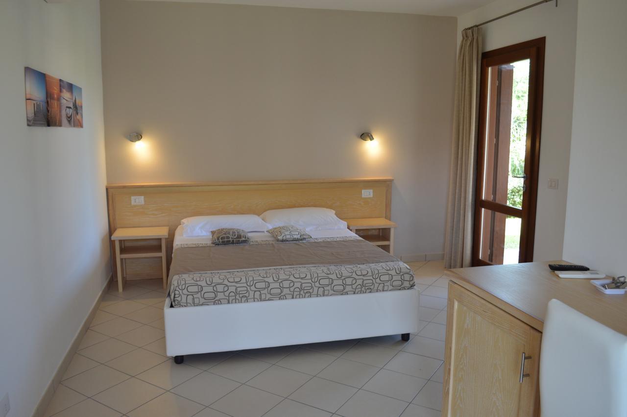 Guest Rooms Affittacamere San Teodoro  Exterior foto