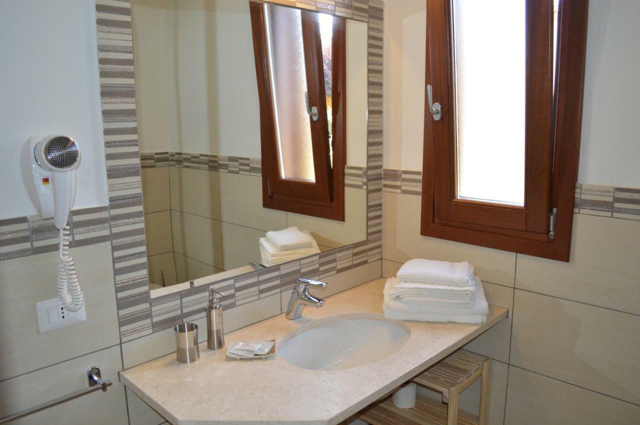 Guest Rooms Affittacamere San Teodoro  Exterior foto